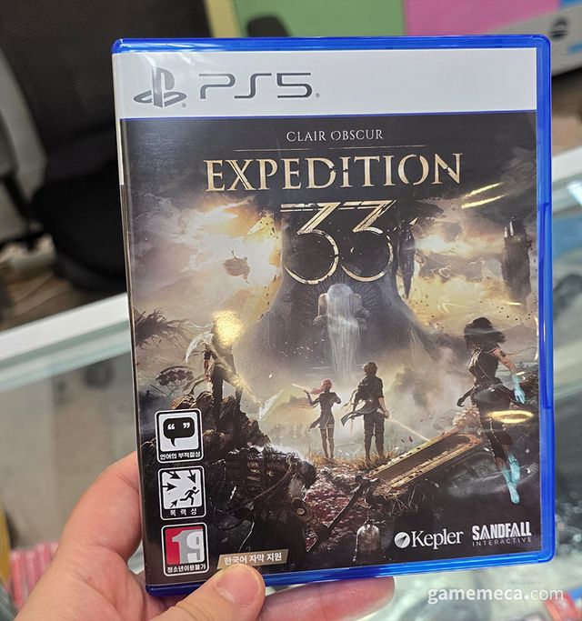 매장을 돌고 돌아 찾았던 '클레르 옵스퀴르' 중고 타이틀 한 장. 언제 사라질 지 모른다 (사진: 게임메카 촬영)