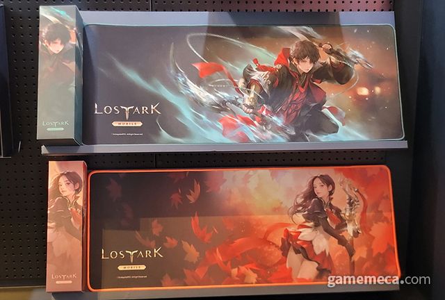 신규 직업 귀멸사(상)와 소드마스터(하) 장패드 (사진: 게임메카 촬영)