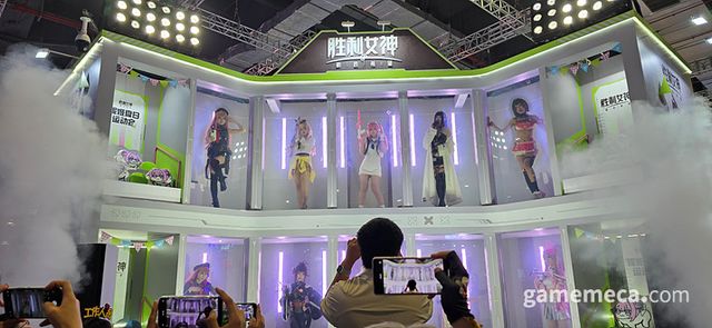 가챠 연출을 연상케 하는 특별한 부스까지 마련해 풍성한 볼거리를 제공했다 (사진: 게임메카 촬영)