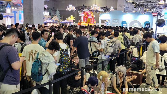 거창하진 않았지만, 블루 아카이브의 현지 인기를 실감할 수 있는 현장이었다 (사진: 게임메카 촬영)