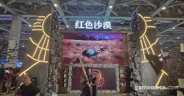 올해 빌리빌리 월드에서도 압도적인 메인 구역을 선보인 빌리빌리 월드 붉은사막 부스를 방문했다 (사진: 게임메카 촬영)