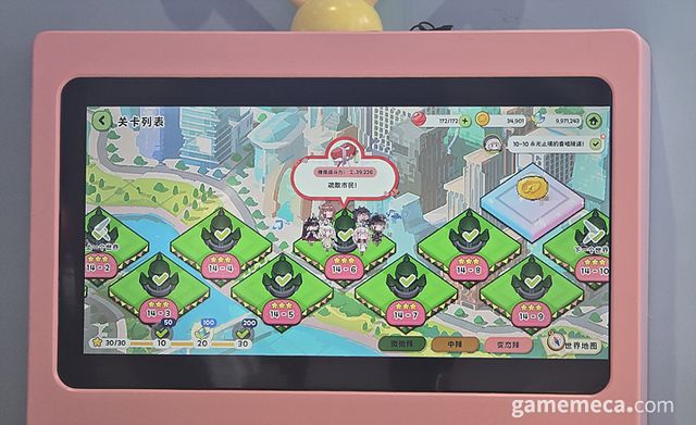 그 옆으로는 게임을 체험할 수 있는 시연대가 있고 (사진: 게임메카 촬영)