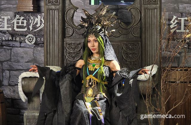 시연 보스 중 하나인 '헥세 마리'가 위엄을 뽐내고 있었다 (사진: 게임메카 촬영)