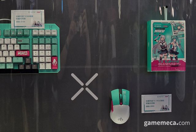 그래도 상대적으로 저렴한 다른 제품을 함께 선보이며 많은 게이머들의 지갑을 열게 만들었다 (사진: 게임메카 촬영)