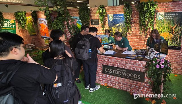 입장 전 스태프들에게 '캐스터 우즈' 입장 티켓을 받아야 한다 (사진: 게임메카 촬영)