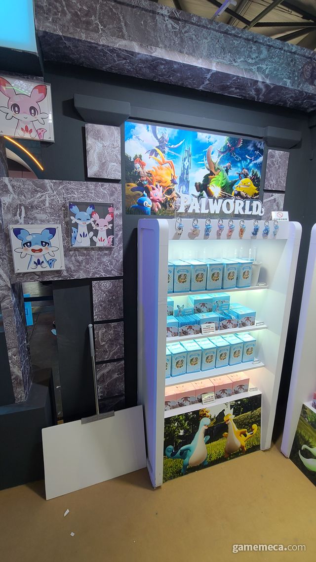 다양한 굿즈를 파는 평화로운 곳 같았지만 (사진: 게임메카 촬영)