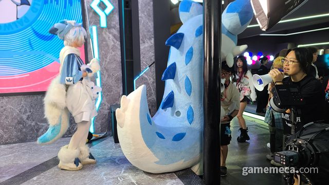 그렇게 무대에서 내려가는 베비뇽의 모습은 (사진: 게임메카 촬영)