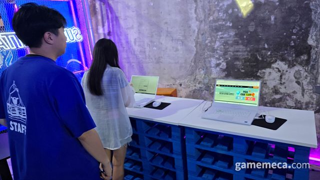 현장에서는 즉석에서 신규/복귀 유저를 위한 이벤트도 진행되었다 (사진: 게임메카 촬영)