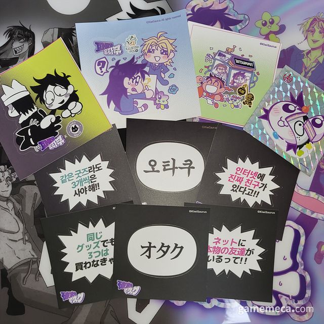 부스 방문객들에게 제공하는 게임 굿즈 또한 '오타쿠'의 특성을 극대화한 것이 특징이다 (사진제공: 키위사우루스)