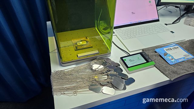 현장에서 훈련병 등록을 하면 행사에 참여할 수 있다. 입장권마저 군번줄로 줄 줄은 몰랐다 (사진: 게임메카 촬영)