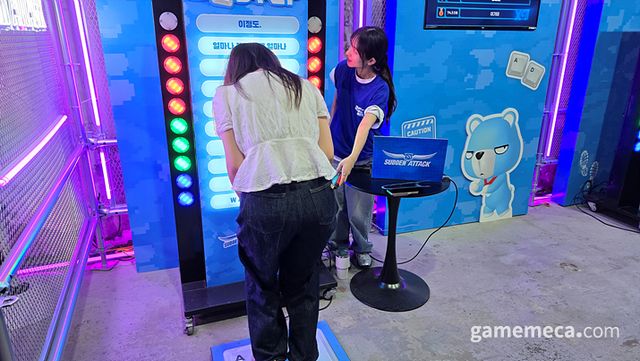 최대한 조용하고 빠르게 걷는 것이 목표인 ‘고텝 챌린지’ (사진: 게임메카 촬영)