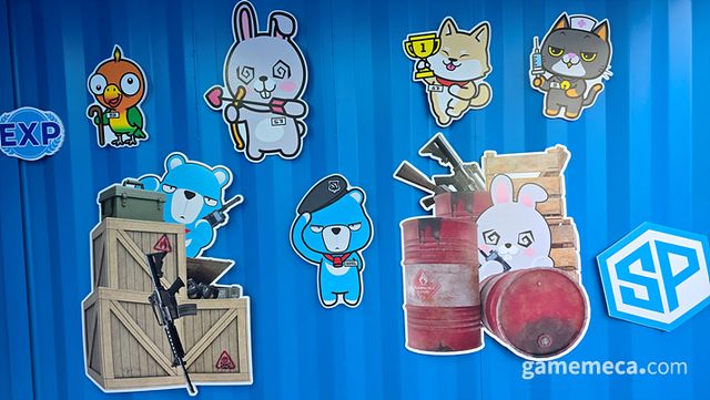 ‘서든어택’의 마스코트와 함께 꾸며진 포토존 (사진: 게임메카 촬영)