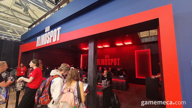 체험형 부스를 지나면 신작 PUBG: 블라인드스팟 시연대가 마련되어 있다 (사진: 게임메카 촬영)