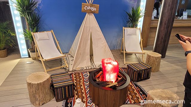 부스 한 켠에 마련된 캠핑장 (사진: 게임메카 촬영)