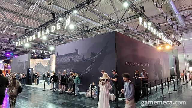 팬텀 블레이드 제로 부스에서는 약 1시간의 시연이 가능하지만, 그만큼 대기열도 길었다 (사진: 게임메카 촬영)