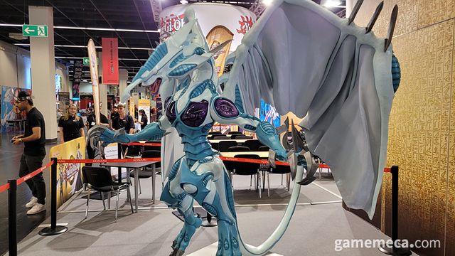 TCG하면 빼놓을 수 없는 유희왕도 있고 (사진: 게임메카 촬영)