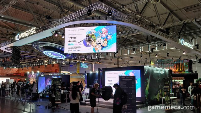 서브컬처 게임도 빠지지 않았다. 중국 서브컬처의 대표 주자 호요버스 부스 (사진: 게임메카 촬영)