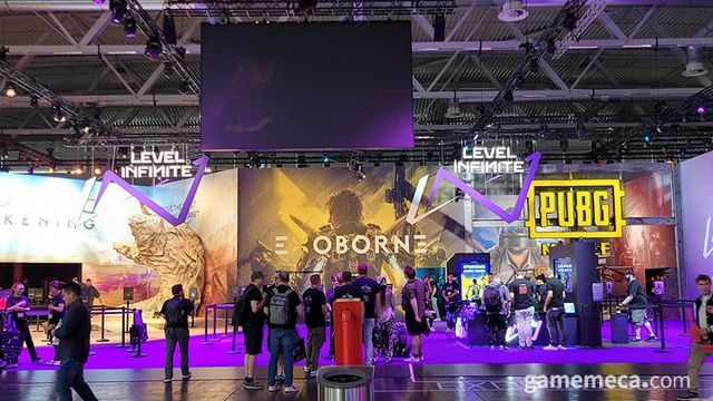 각종 퍼블리싱 작품을 출품한 레벨 인피니트 부스 옆에는 (사진: 게임메카 촬영)