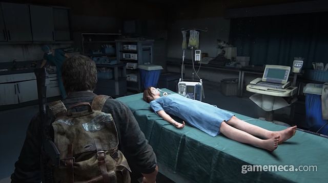 라스트 오브 어스 파트 1 말미에도 실험실에 들어간 엘리를 구해 나오는 장면이 나온다 (사진: 게임메카 촬영)