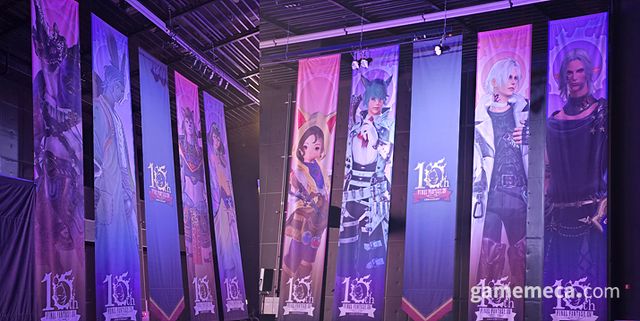 무대 주변에도 10주년을 기념하는 장식들이 붙어 있었다 (사진: 게임메카 촬영)