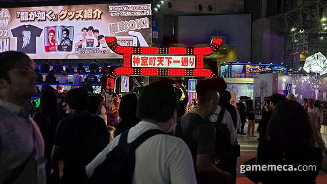 유독 사람이 많은 장소가 보였다 (사진: 게임메카 촬영)