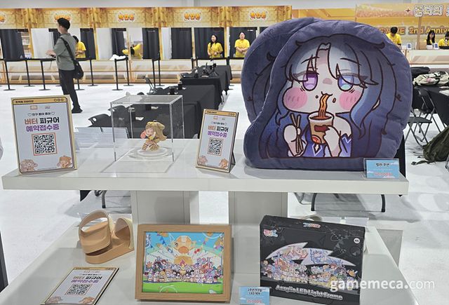 엄청난 수의 굿즈들이 준비돼 있으니 꼭 둘러보자 바로 굿즈를 판매하는 오프라인 스토어다 (사진: 게임메카 촬영)