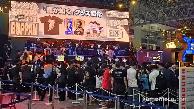 인파가 몰린 도쿄게임쇼 '용과 같이' 부스 (사진: 게임메카 촬영)