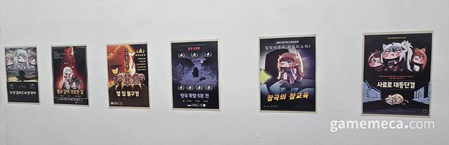 영화 포스터처럼 