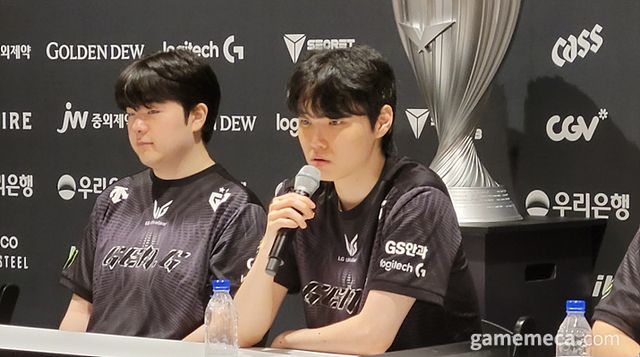 질문에 답하고 있는 '쵸비' 정지훈 선수 (사진: 게임메카 촬영)