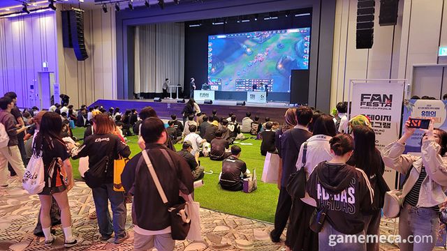 현장 행사가 진행 중인 스테이지 주변으로는 (사진: 게임메카 촬영)