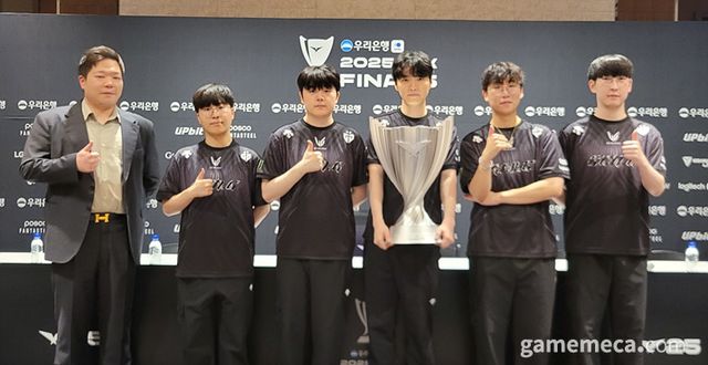 우승 후 인터뷰에 참석한 젠지 (사진: 게임메카 촬영)