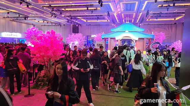 본격적으로 팬 페스타 현장에 뛰어 들었다 (사진: 게임메카 촬영)