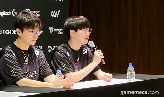 질문에 답하고 있는 '듀로' 주민규 선수 (사진: 게임메카 촬영)