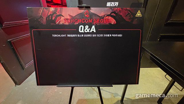 입구에는 개발자에게 직접 질문을 남길 수 있는 게시판이 마련되어 있다 (사진: 게임메카 촬영)