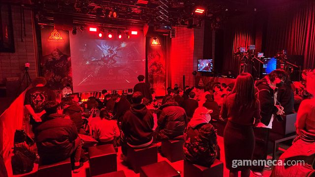 어느새 행사장은 토치라이트 유저들로 가득 찼다 (사진: 게임메카 촬영)