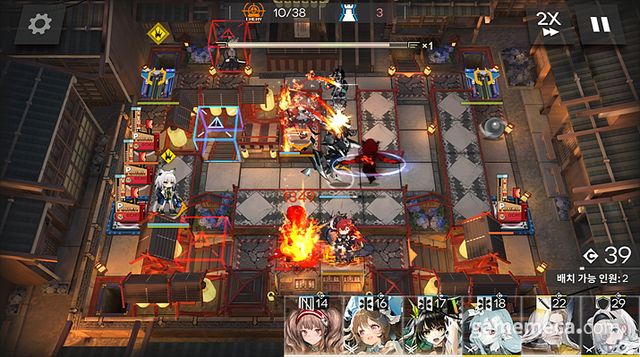 스킬 사용 시 거대한 검과 함께 강력한 화염을 뿜어내던 명일방주 수르트의 황혼은 (사진: 게임메카 촬영)