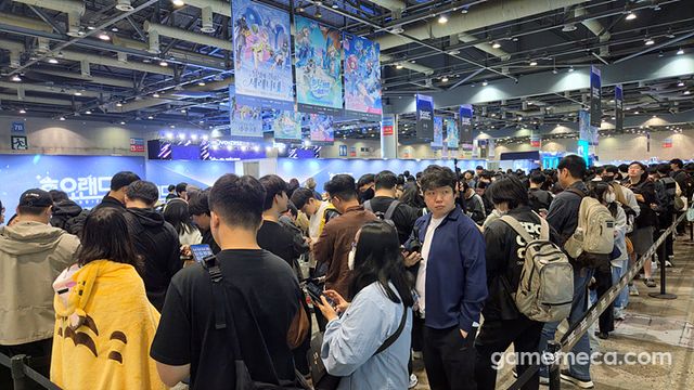 시작 전부터 수많은 팬들이 인산인해를 이루고 있었습니다 (사진: 게임메카 촤령ㅇ)