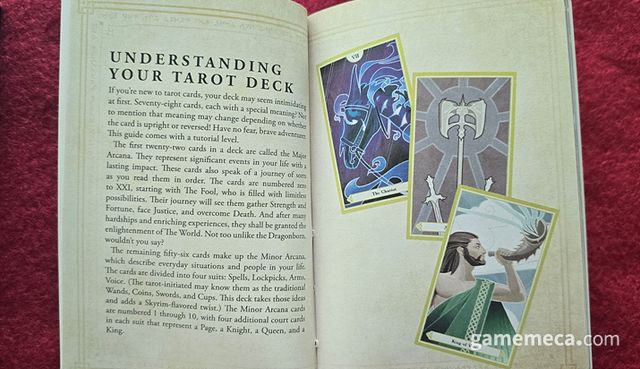 가이드북은 매우 빳빳해서 읽기가 편하지만은 않습니다 (사진: 게임메카 촬영)