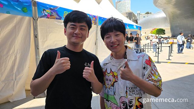 행사 진행 MC를 맡은 샘웨(좌)와 도티(우) (사진: 게임메카 촬영)