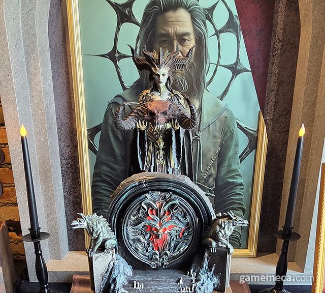 메피스토 초상화와 릴리트 스태츄를 지나면 (사진: 게임메카 촬영)