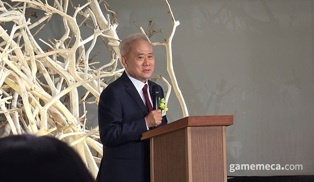 개회사를 전하는 마리오 쇼핑 회장 (사진: 게임메카 촬영) 