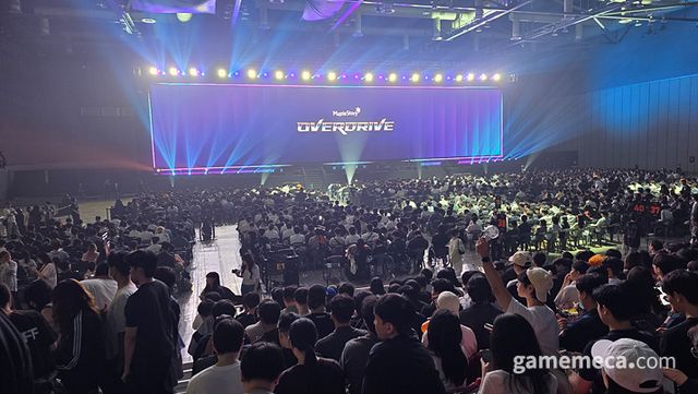 오버드라이브 쇼케이스에 방문한 용사님들 (사진: 게임메카 촬영)