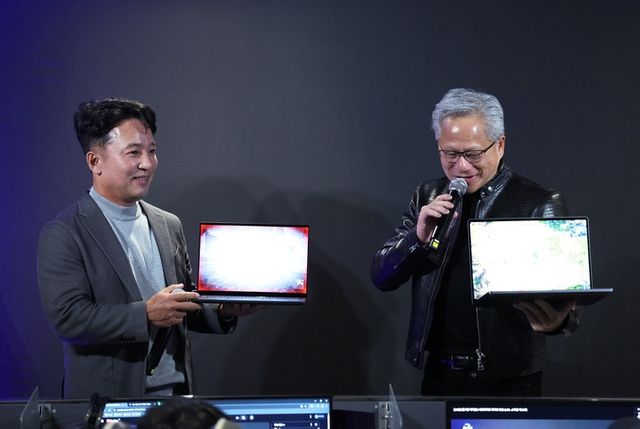 엔씨와 엔비디아 주요 관계자 PC방 회동 모습(사진제공: 엔씨)