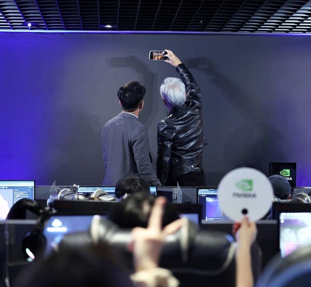 엔씨와 엔비디아 주요 관계자 PC방 회동 모습(사진제공: 엔씨)