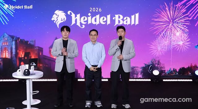 2026 하이델 연회, 왼쪽부터 GM 모르코, 안형규 게임디자인 실장, GM 노이벨라 (사진출처: 검은사막 모바일 공식 유튜브 영상 갈무리)