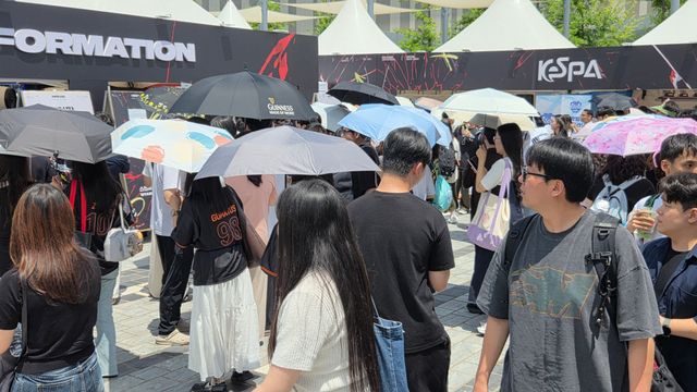 입구부터 수많은 팬들로 인산인해가 이루어졌는데 (사진: 게임메카 촬영)