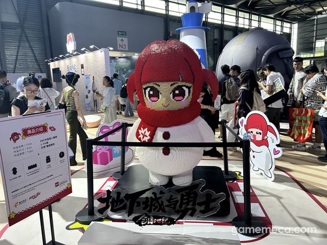 그 한가운데 '븜사람' 레고가 있다