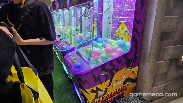 부스 한 켠에 마련된 가챠 이벤트 (사진: 게임메카 촬영)