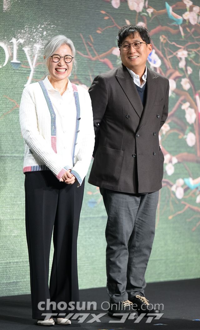 '더 글로리'를 집필한 김은숙 작가와 연출한 안길호 감독 / 사진 : 조선일보 일본어판 이대덕 사진기자, pr.chosunjns@gmail.com