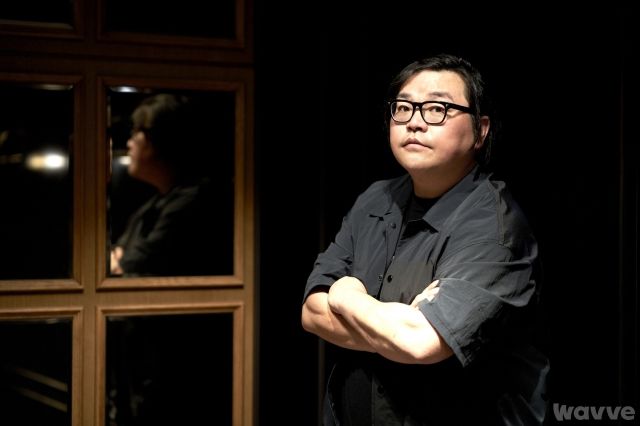 '박하경 여행기'를 연출한 이종필 감독 / 사진 : 웨이브, 더램프 제공